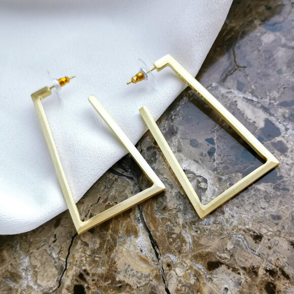 Kendra Scott | Gold Easton Hoop Earrings - Picture 2 of 3